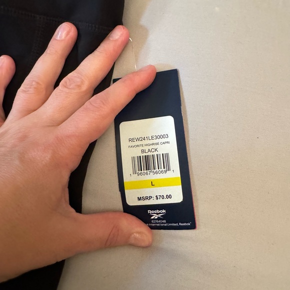 NWT Reebok Capri’s size L - Picture 2 of 3